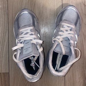 Kids new balance sneakers size 2Y worn